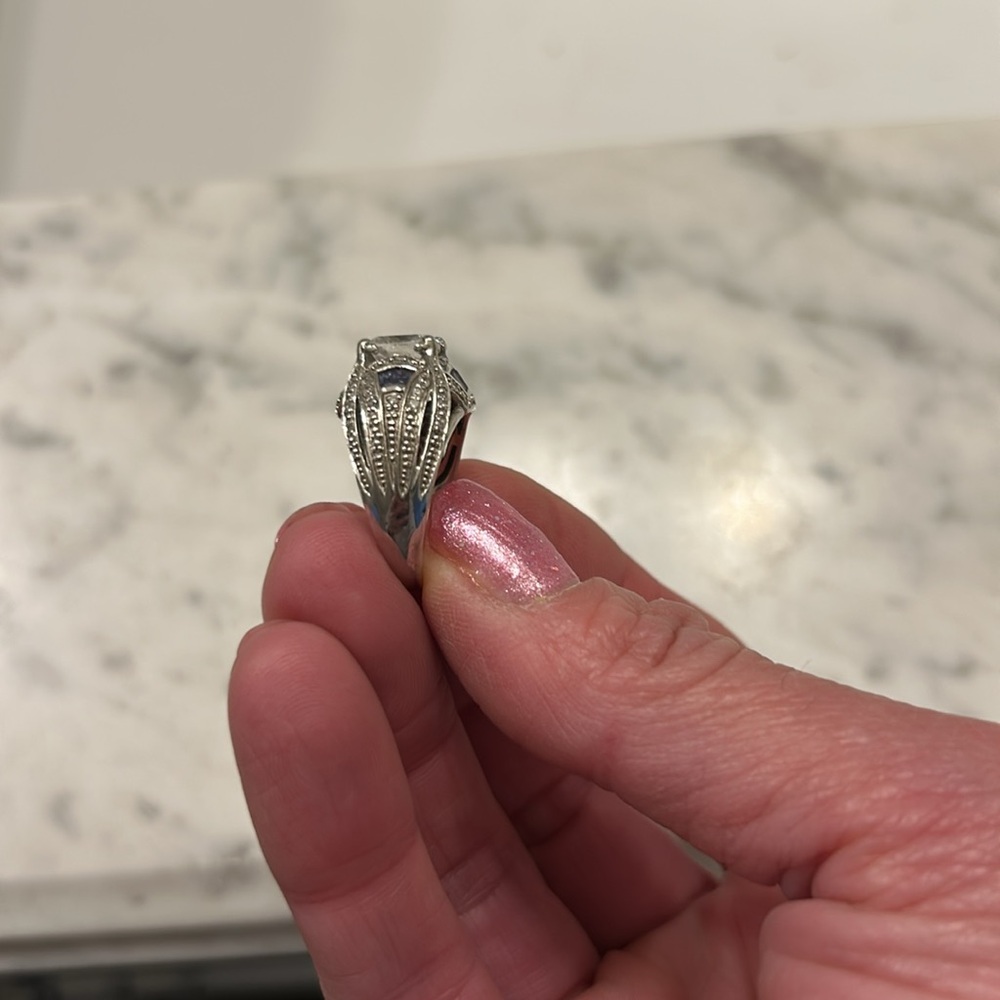 Elegant Silver and Clear Gemstone Ring Stamped 925 - Picture 3 of 5